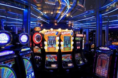Monopoly Live game board and dealer interface on majur4d
